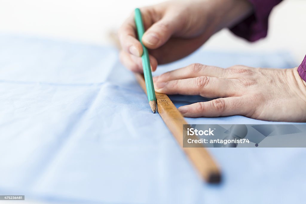 Misurazione di tessuto - Foto stock royalty-free di Artigianato