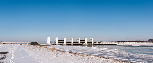 Houtribsluizen en invierno tiempo - foto de stock