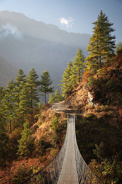 dudh koshi suspension bridge - lukla zdjęcia i obrazy z banku zdjęć