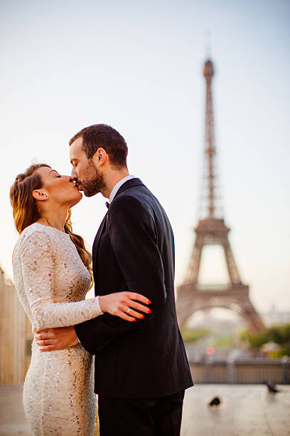 istock Parisian wedding kiss 475244638