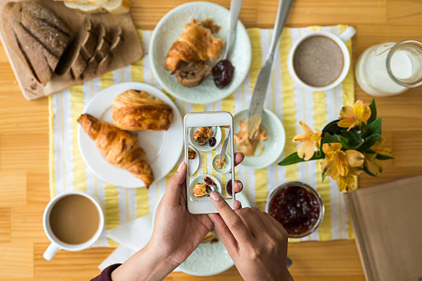 istock Photographing food 475248236
