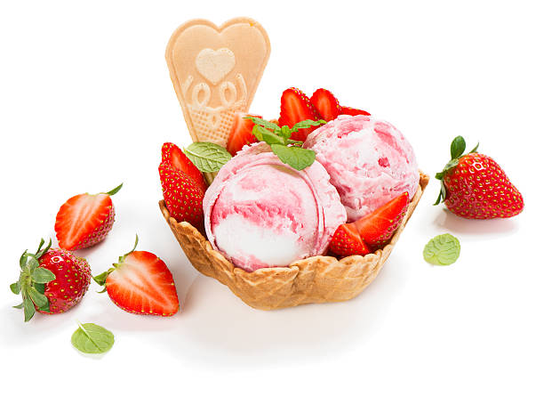 istock Strawberry ice cream in a wafer bowl 475252672