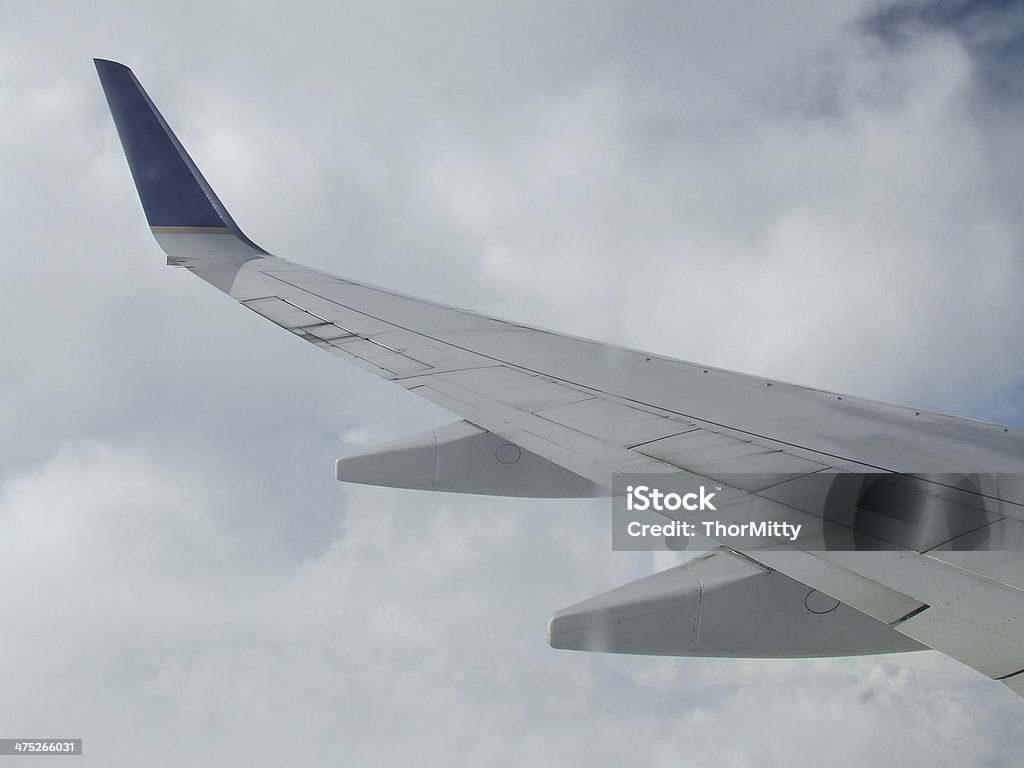 Выше облака - Стоковые фото Авиационное крыло роялти-фри