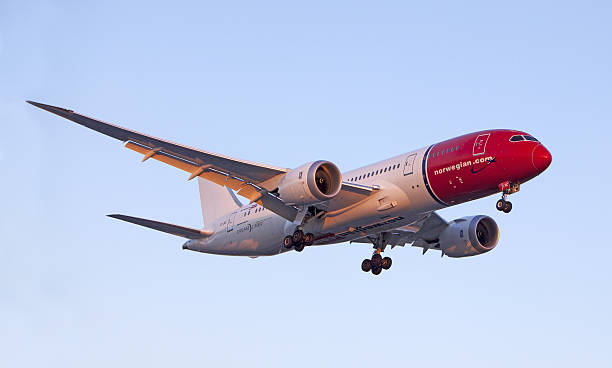 norvegese aria boeing 787 dreamliner - boeing 787 air vehicle airplane foto e immagini stock