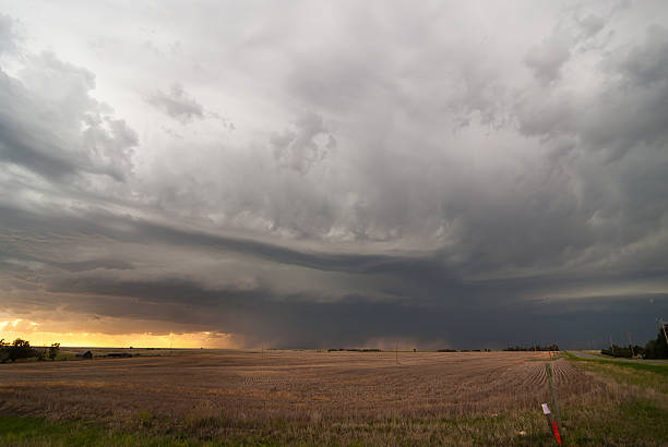 Nubes de tormenta sobre llanuras de Kansas - foto de stock