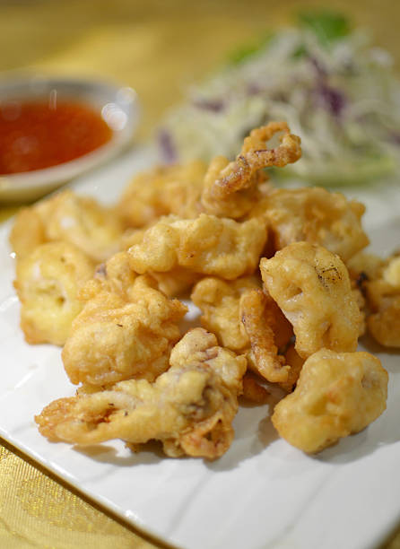 Frito Lula Frita com Molho de Pimenta em tailandês - fotografia de stock