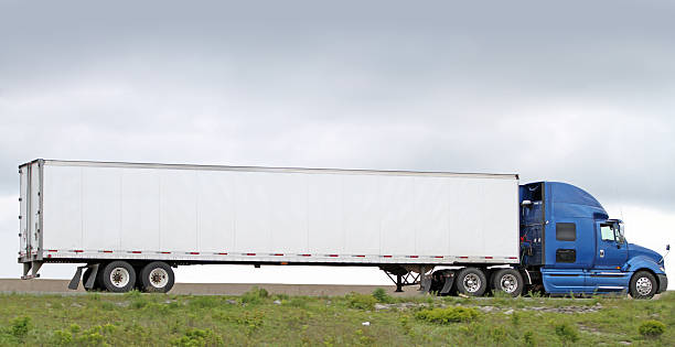 istock Side View Of A Semi Tractor Trailer Truck Transporting Freight 475297976