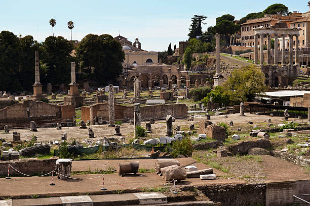 römische ruinen in rom, forum - rome sunlight roman forum temple of saturn stock-fotos und bilder