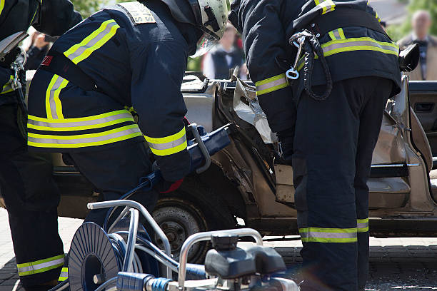 istock firefighters with the pneumatic shears open the car doors 475326036