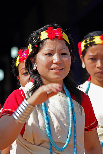 nyishi tribes, 여자대표 수행 댄스 - menfolk 뉴스 사진 이미지