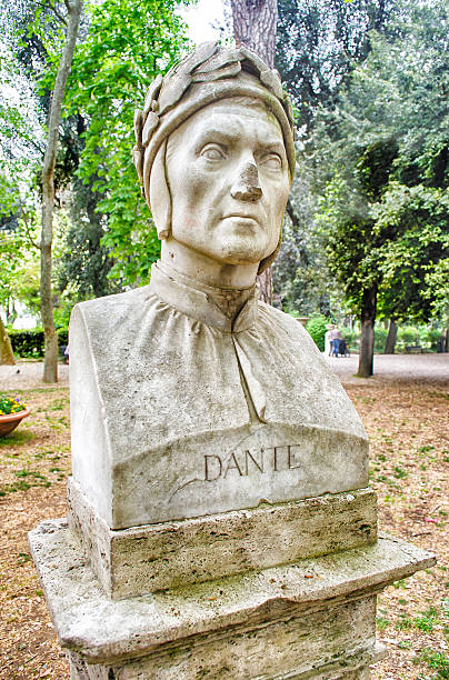 buste statue du dante alighieri.   sculpture dans le parc de la villa borghèse - alighieri photos et images de collection