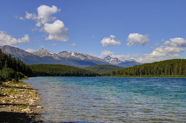 istock Pyramid Lake with mountains in the background 475333180