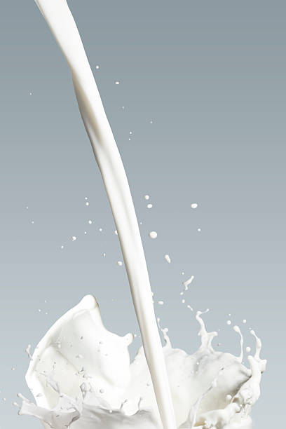 lait de splash - gicler photos et images de collection