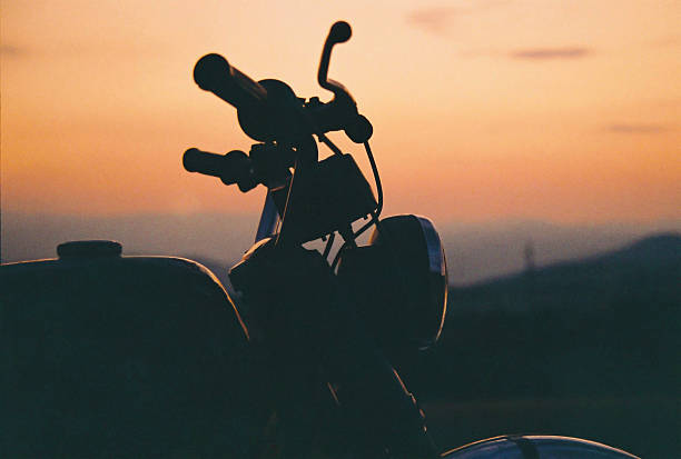 moto al tramonto - motorcycle engine brake wheel foto e immagini stock