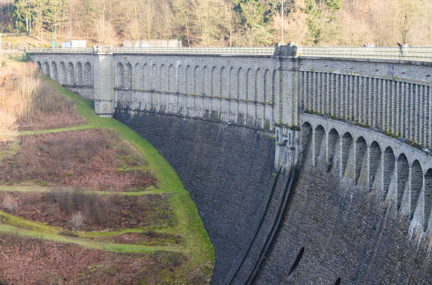 dam réservoir, barrage de béton, - dam hydroelectric power hydroelectric power station power photos et images de collection