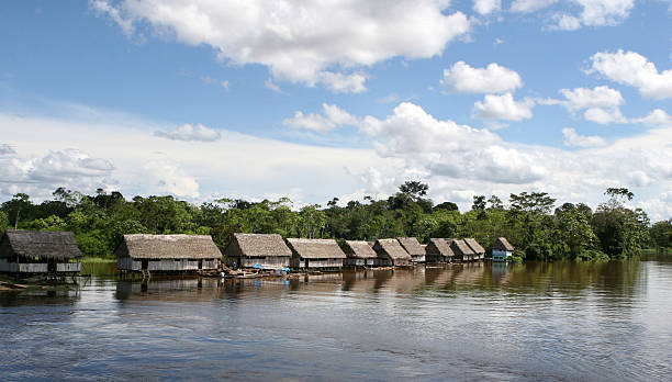 Aldeia indígena de Peru - foto de acervo