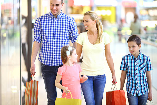 istock Family in shopping. 475378591