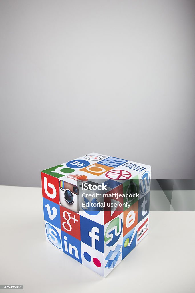 Redes sociais e tecnologia Cubo - Royalty-free Apresentação Digital Foto de stock