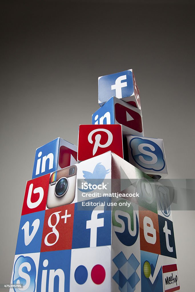 ソーシャルメディアと技術のキューブ - ソーシャルメディアのロイヤリティフリーストックフォト