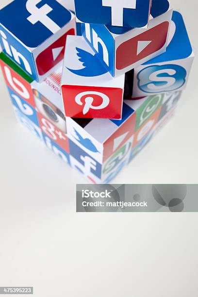Soziale Medien Und Technologie Cube Stockfoto und mehr Bilder von Autokorrekturfilter - Autokorrekturfilter, Bebo, Brand Name Online Messaging Platform