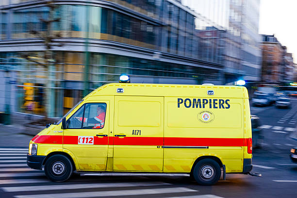 ambulans - editorial use flash zdjęcia i obrazy z banku zdjęć