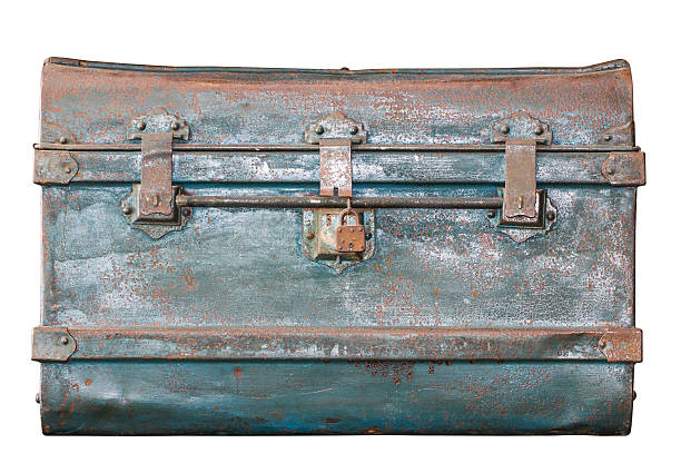 istock Old metal  treasure chest 475404117
