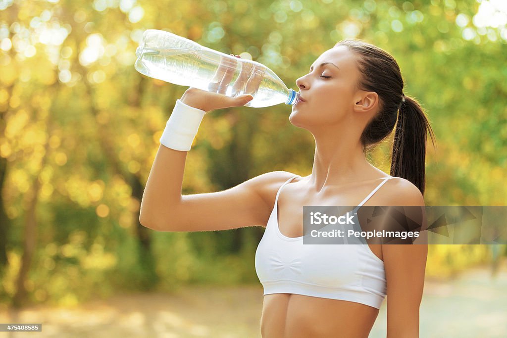 Rester hydraté. - Photo de Boire libre de droits