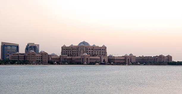 abu dhabi emirates palace - emirates palace hotel stock-fotos und bilder