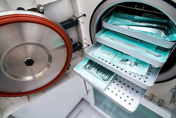 medical autoclave para otros instrumentos quirúrgicos y esterilizador - sterilizer fotografías e imágenes de stock