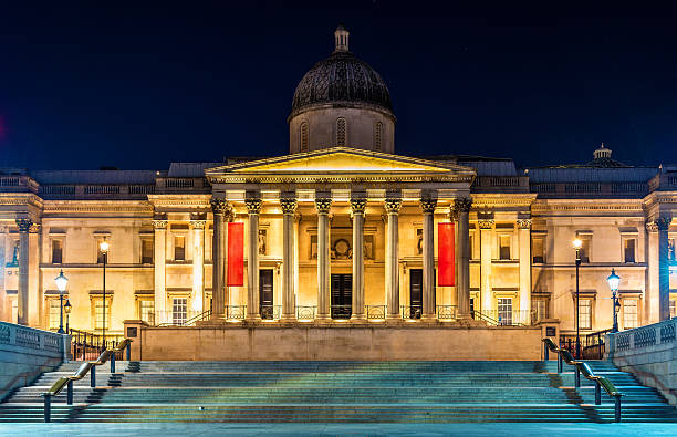 la national gallery à trafalgar square, londres - symbol famous place city of westminster city photos et images de collection