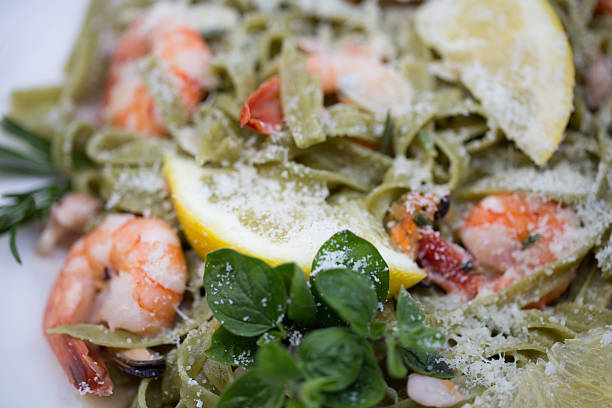 pescados y mariscos, pasta - gran padano fotografías e imágenes de stock