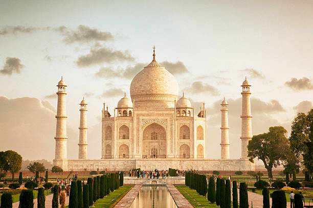 istock Sunrise at the Taj Mahal 475439108