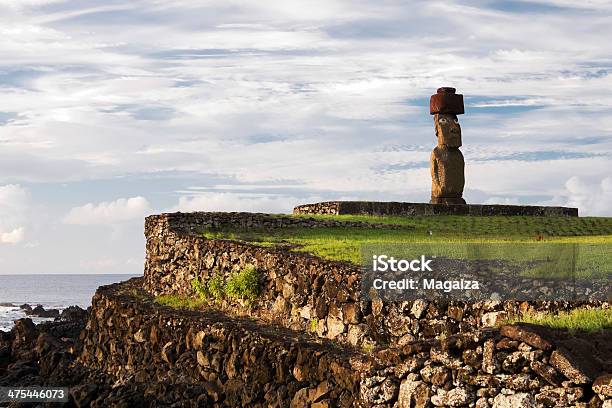 Moai Na Wyspa Wielkanocna - zdjęcia stockowe i więcej obrazów Ahu Tahai - Ahu Tahai, Ameryka Południowa, Archeologia