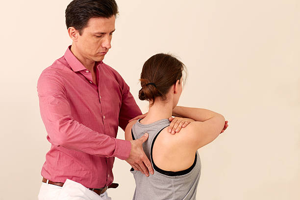 istock Orthopedic surgeon with a patient in treatment 475446182