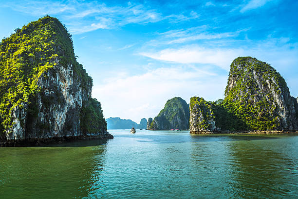 Halong Bay, Vietnam Halong Bay, Vietnam karst formation photos stock pictures, royalty-free photos & images