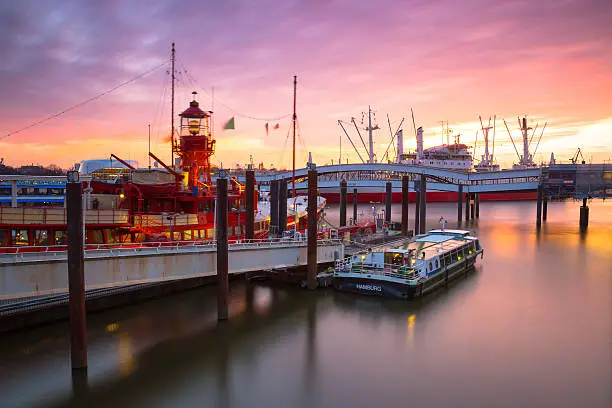 I LOVE HAMBURG: Silent moment in the harbor of Hamburg - Germany - Taken with Canon 5D mk3 / EF24-70 f/2.8 L II USM
