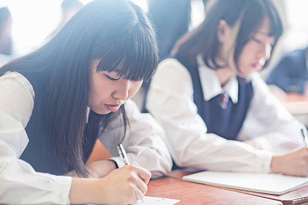 istock Japanese girls working in the classroom 475447976