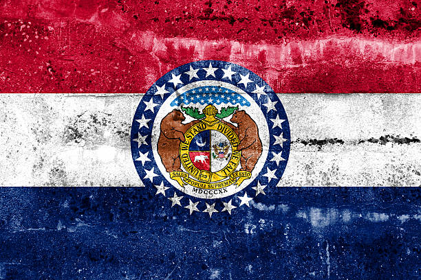 istock Missouri State Flag painted on grunge wall 475451933
