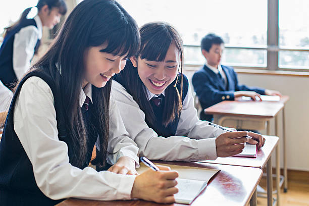 istock Japanese girls working in the classroom 475454750