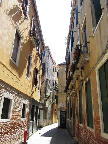 istock Narrow, old alley in Venice 475454914