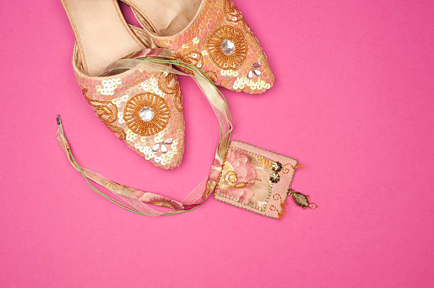 istock Pink and gold fashion 475456032