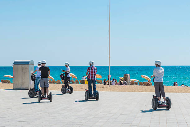 passeio de segway barcelona - port de barcelona catalonia spain barcelona city - fotografias e filmes do acervo