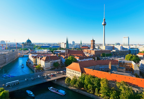 Vista de los edificios de la ciudad de Berlín en Alemania con torre de televisión photo