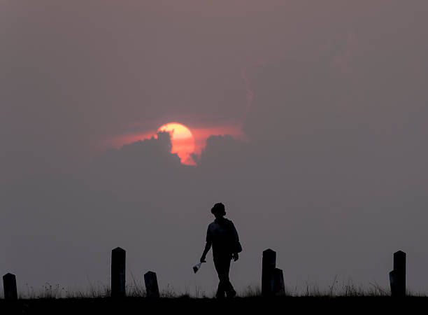 istock Silhouettes at sunset Asia 475481426