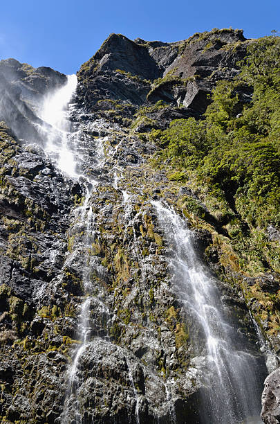 водопад рутберн, новая зеландия - routeburn falls new zealand mountain beauty in nature стоковые фото и изображения