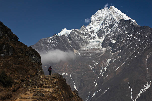 の山々 - amadablam ストックフォトと画像