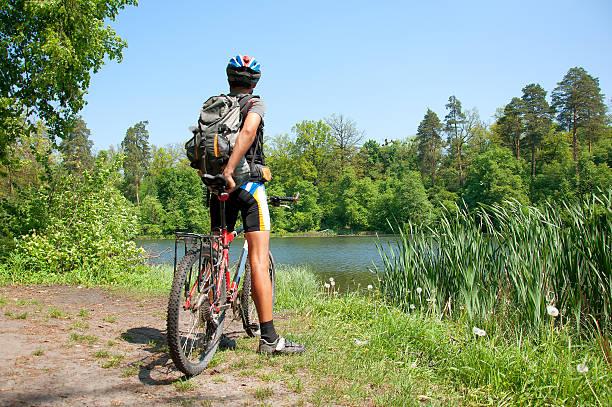 istock Mountain biker beside a beautiful lake 475504112