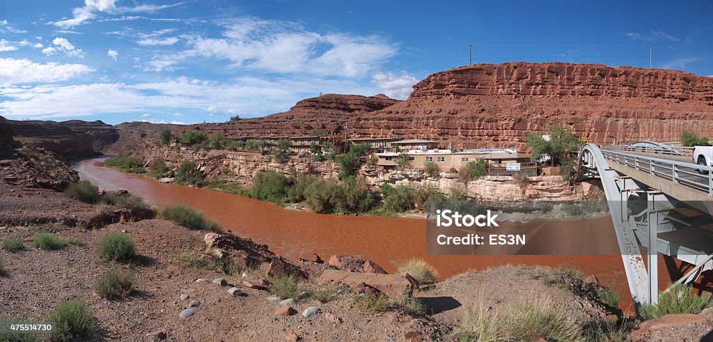 River motel Panoramic view of San Juan River red rock riverbanks with motel on red rock mountain Motel Stock Photo