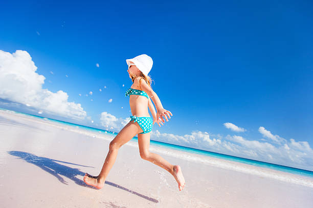 istock Little girl on vacation 475516747