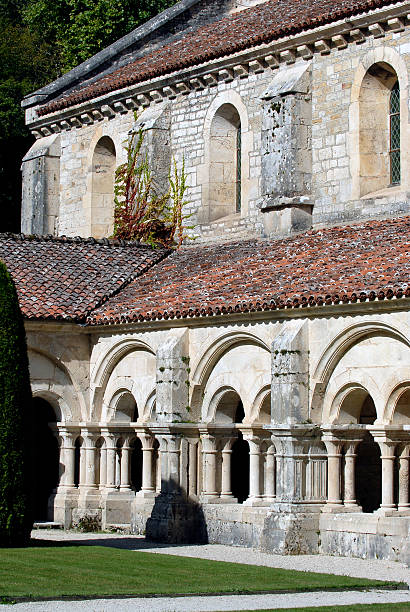 フォントネー修道院 - ジャン ブリン ドゥ フォントゥネー ストックフォトと画像